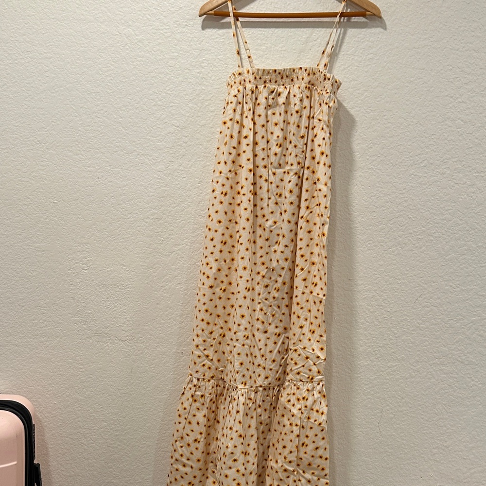 NWT- WeWoreWhat x Revolve Smocked MIDI Ditsy Daisies Dress - Picture 6 of 13